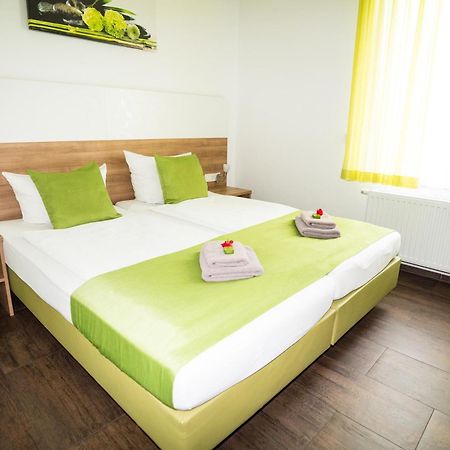 Bed & Breakfast Outlet Hotel Dettingen an der Erms Exterior foto
