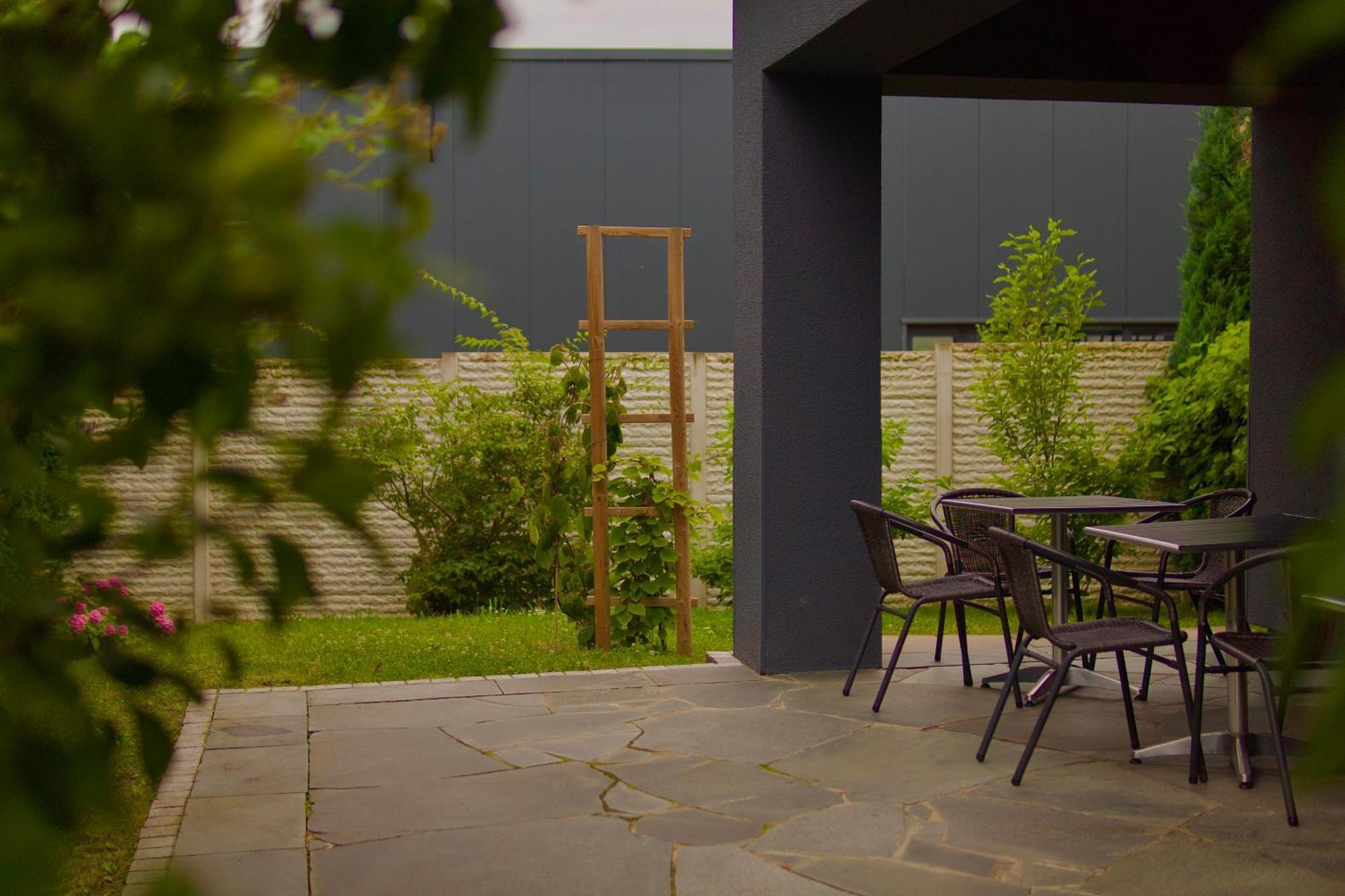 Bed & Breakfast Outlet Hotel Dettingen an der Erms Exterior foto