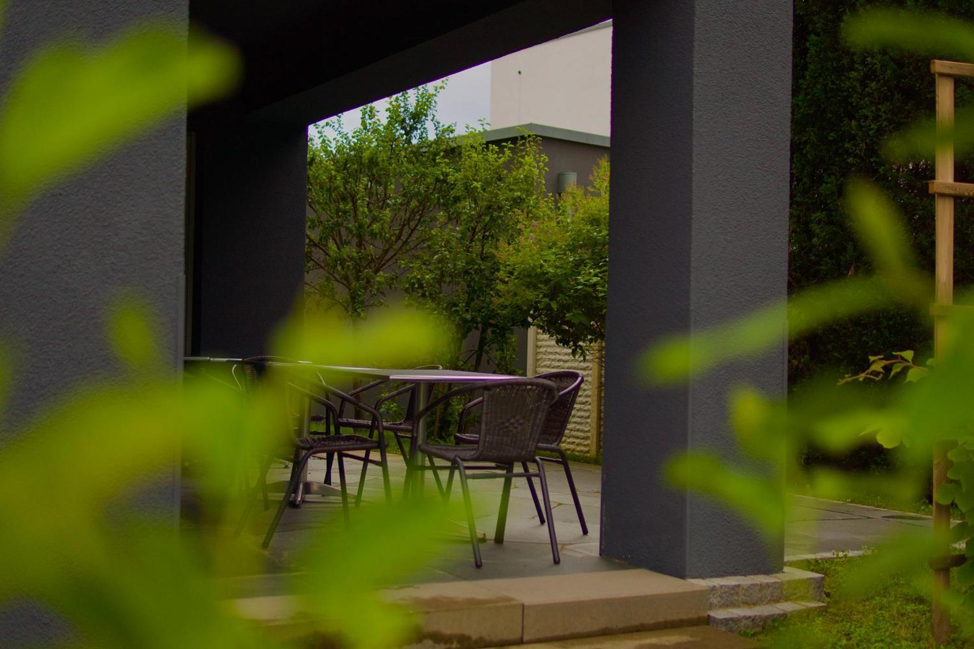 Bed & Breakfast Outlet Hotel Dettingen an der Erms Exterior foto