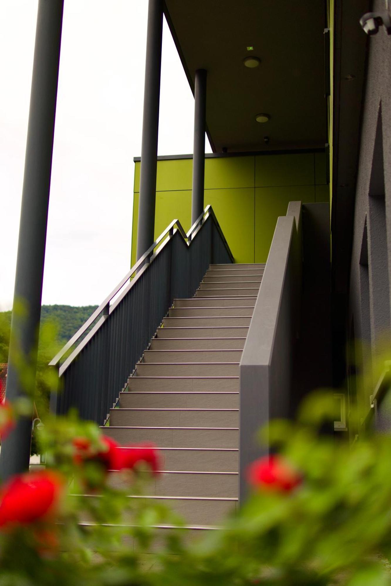 Bed & Breakfast Outlet Hotel Dettingen an der Erms Exterior foto