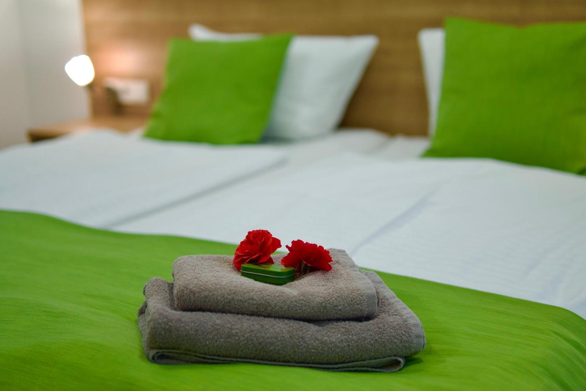 Bed & Breakfast Outlet Hotel Dettingen an der Erms Exterior foto
