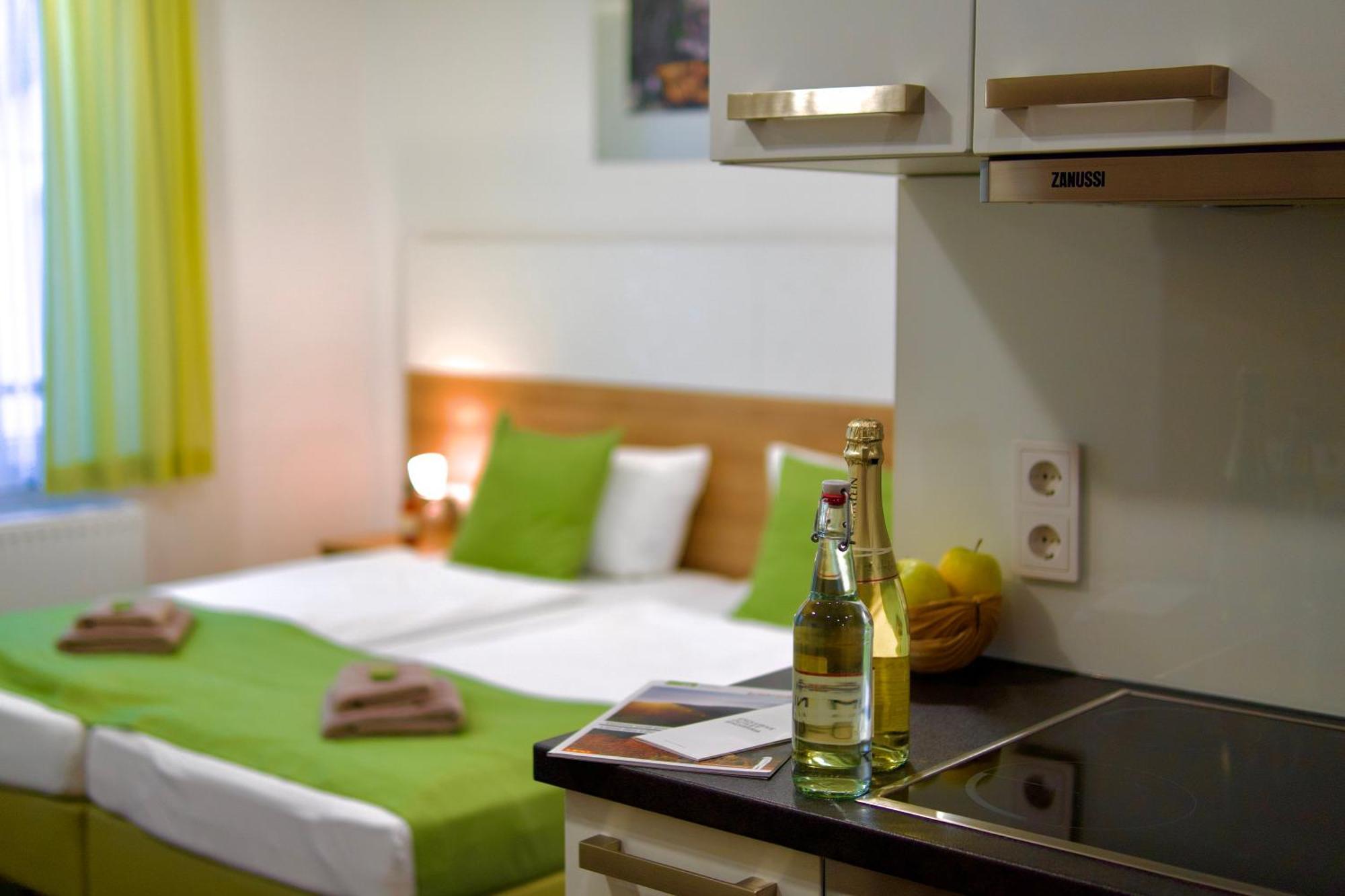Bed & Breakfast Outlet Hotel Dettingen an der Erms Exterior foto