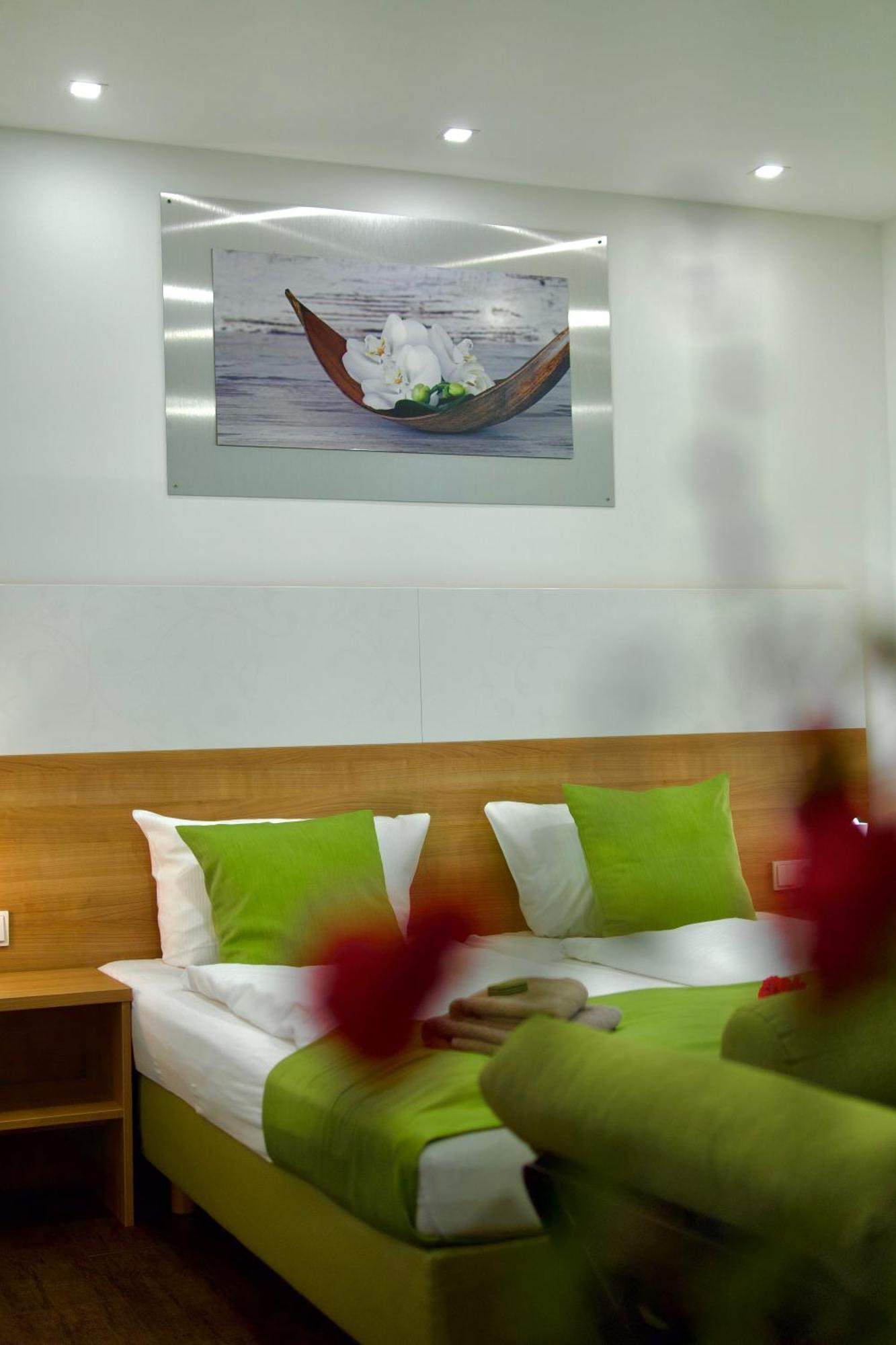 Bed & Breakfast Outlet Hotel Dettingen an der Erms Exterior foto