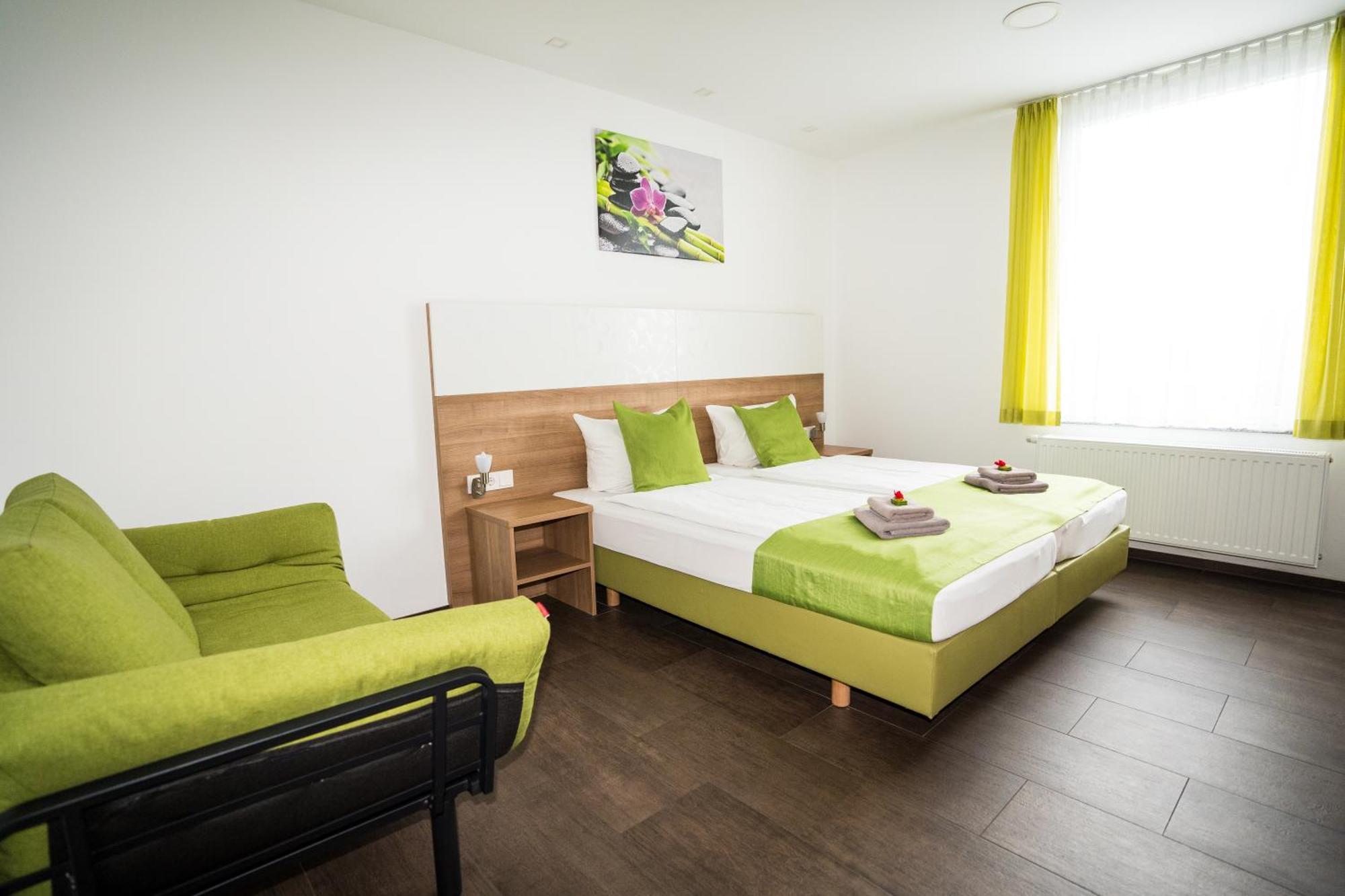 Bed & Breakfast Outlet Hotel Dettingen an der Erms Exterior foto