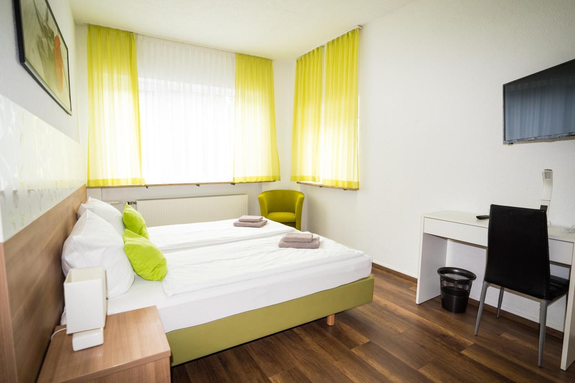 Bed & Breakfast Outlet Hotel Dettingen an der Erms Exterior foto