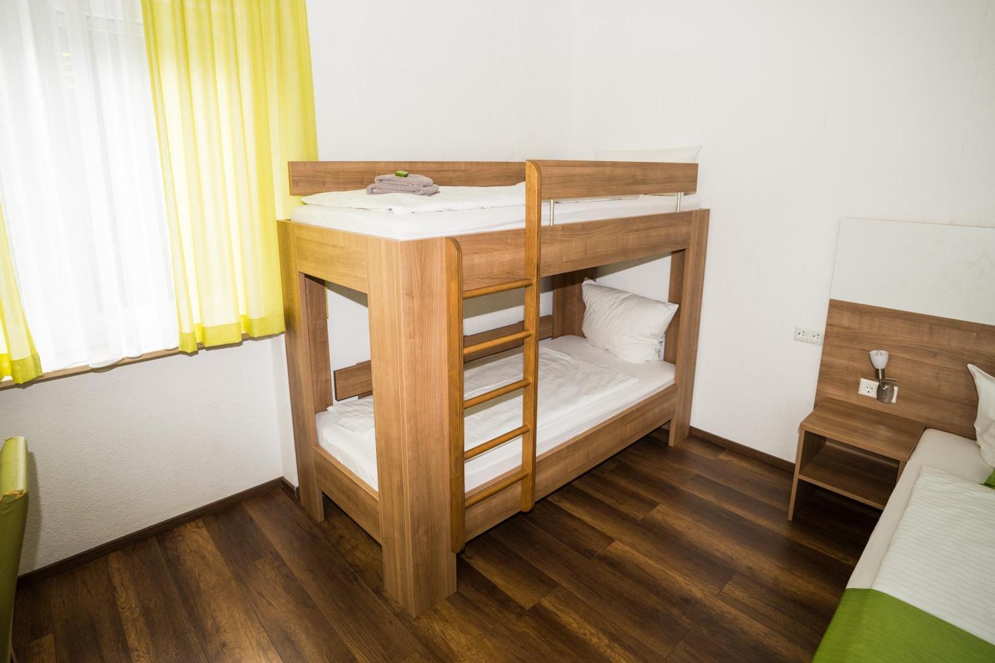 Bed & Breakfast Outlet Hotel Dettingen an der Erms Exterior foto