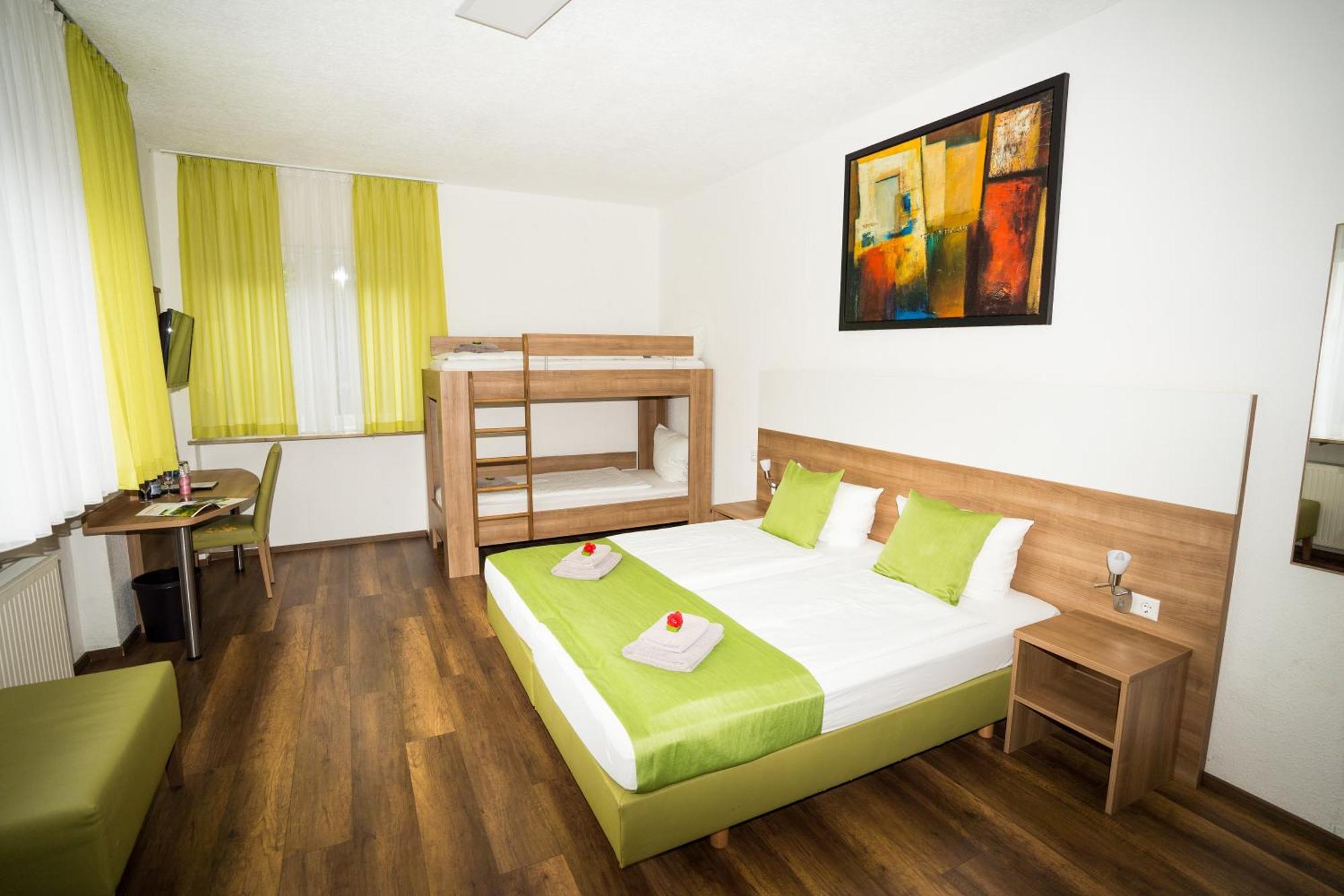 Bed & Breakfast Outlet Hotel Dettingen an der Erms Exterior foto