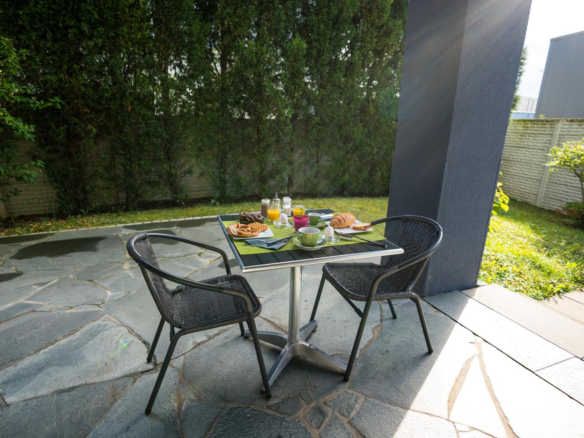 Bed & Breakfast Outlet Hotel Dettingen an der Erms Exterior foto