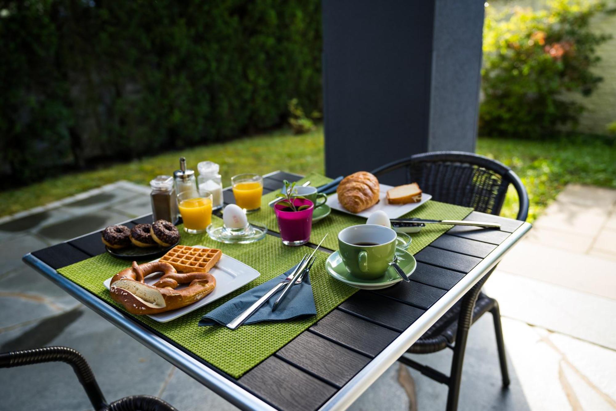 Bed & Breakfast Outlet Hotel Dettingen an der Erms Exterior foto