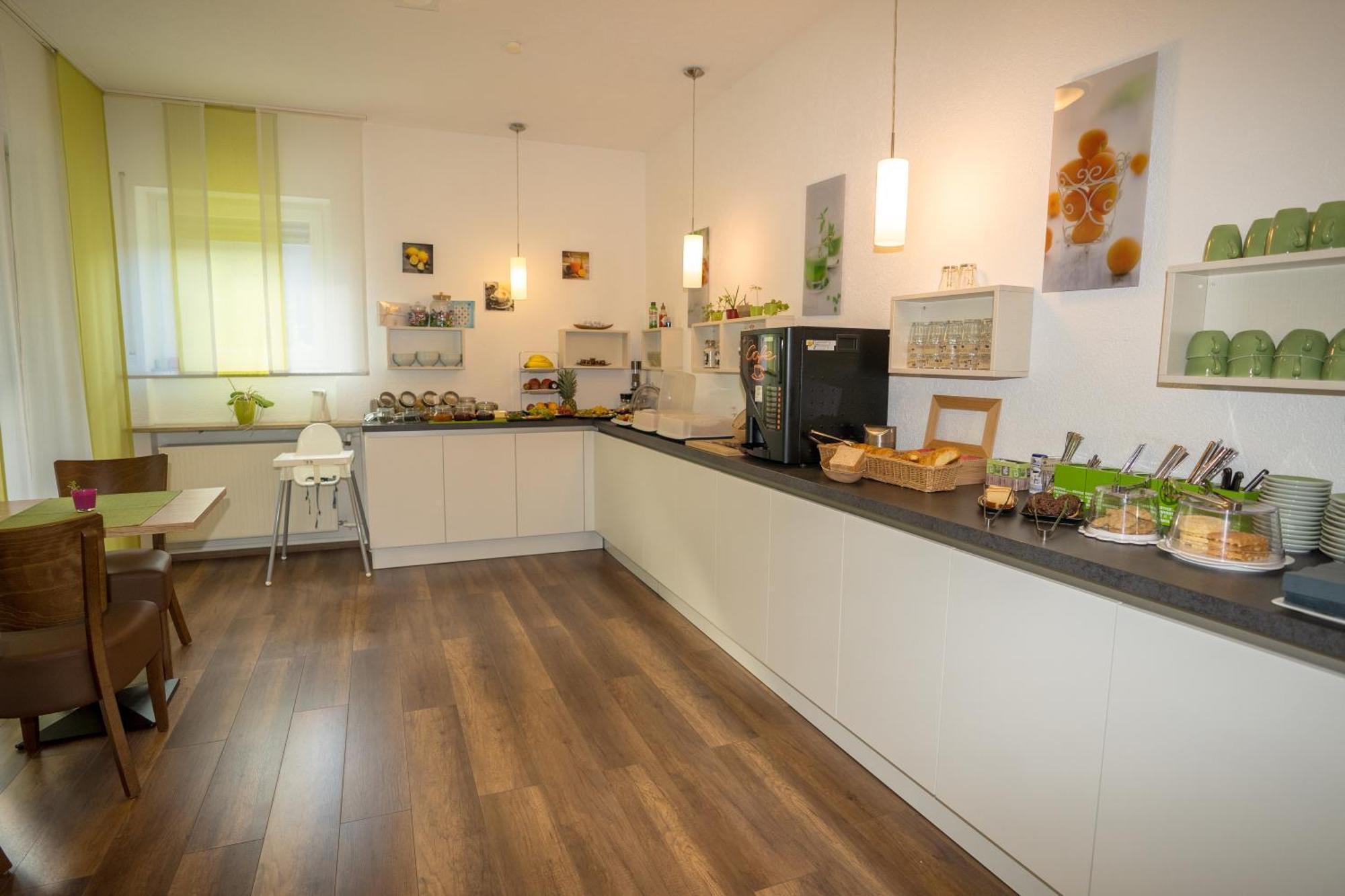 Bed & Breakfast Outlet Hotel Dettingen an der Erms Exterior foto