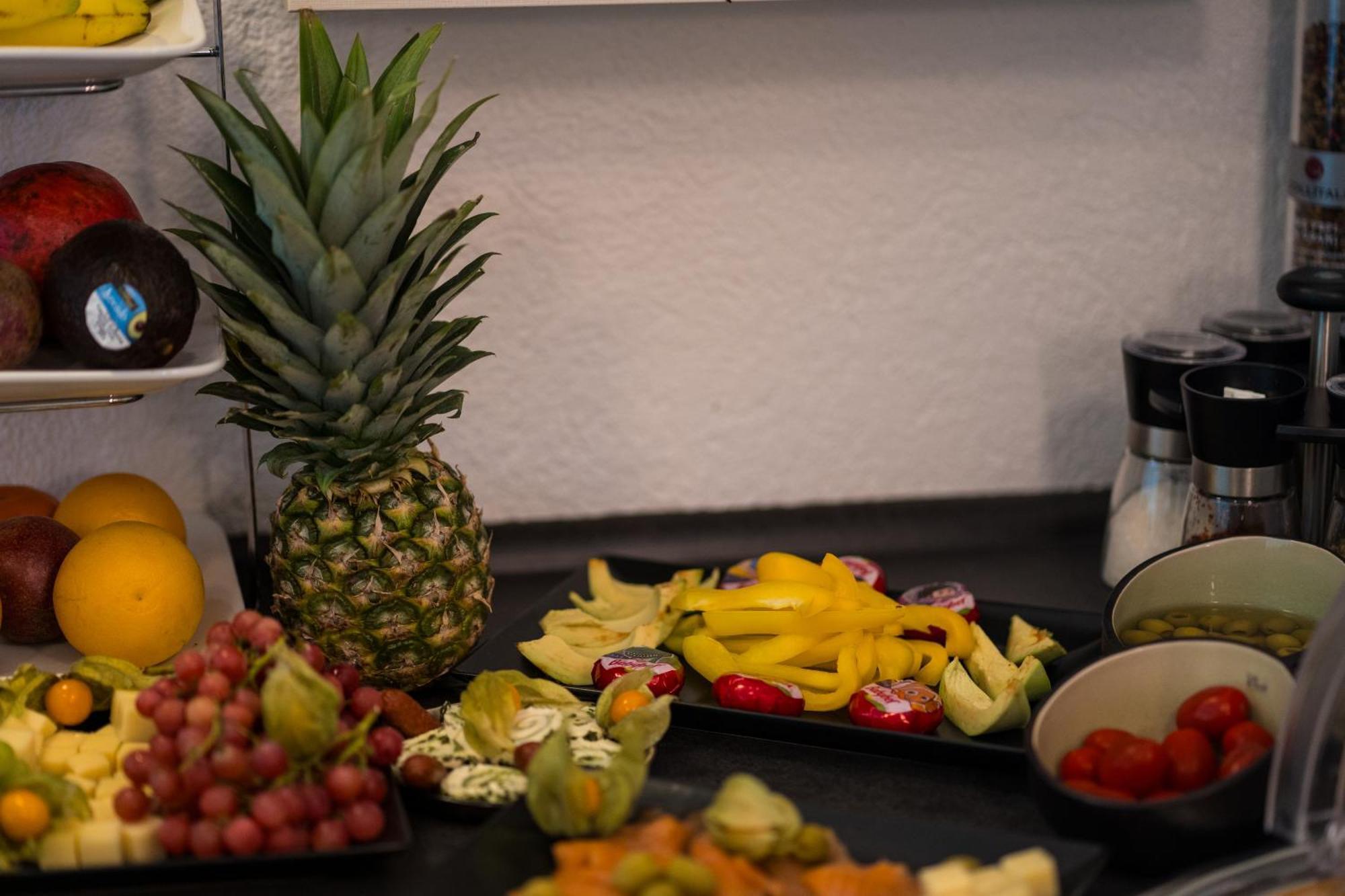 Bed & Breakfast Outlet Hotel Dettingen an der Erms Exterior foto