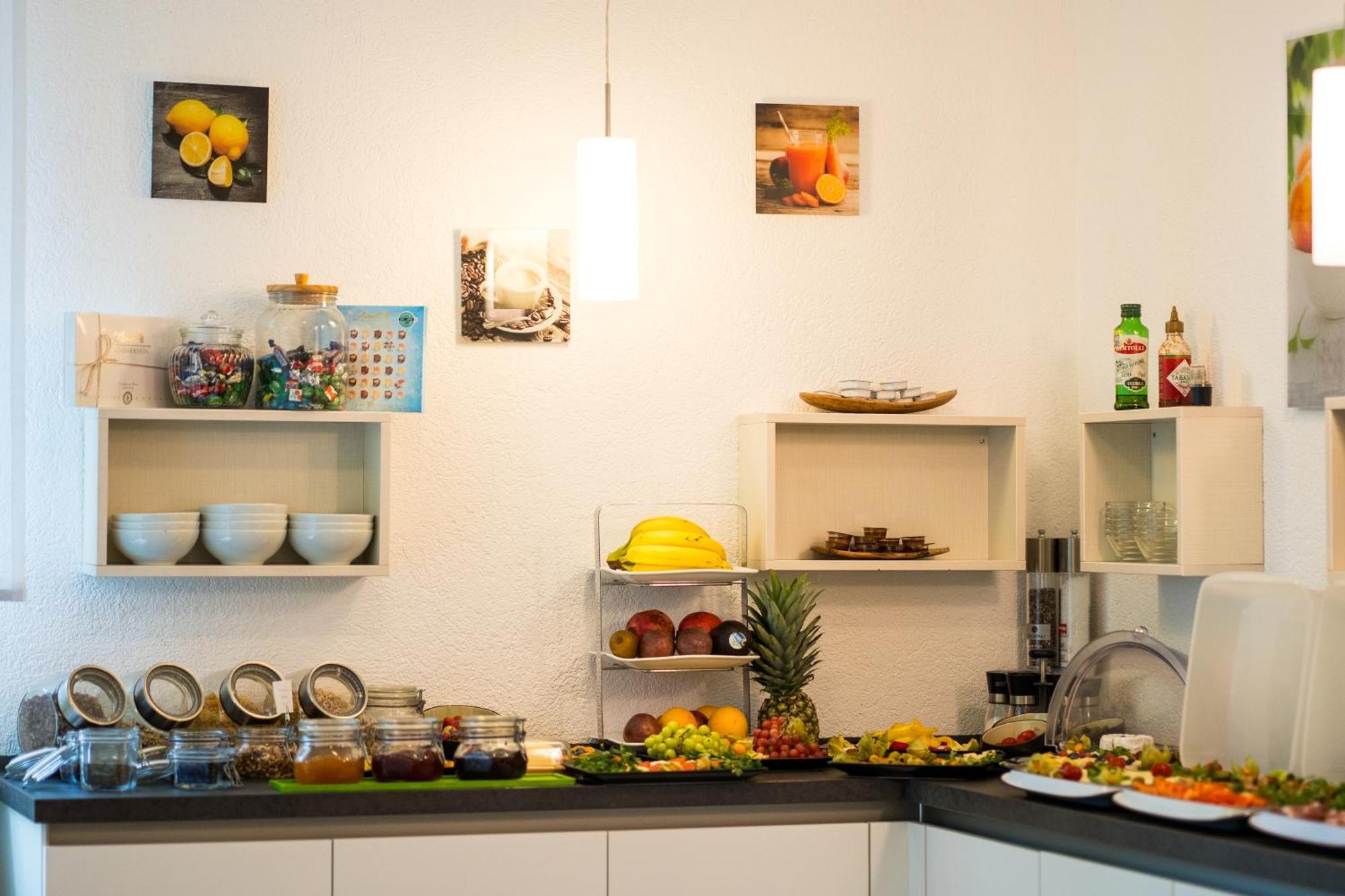 Bed & Breakfast Outlet Hotel Dettingen an der Erms Exterior foto