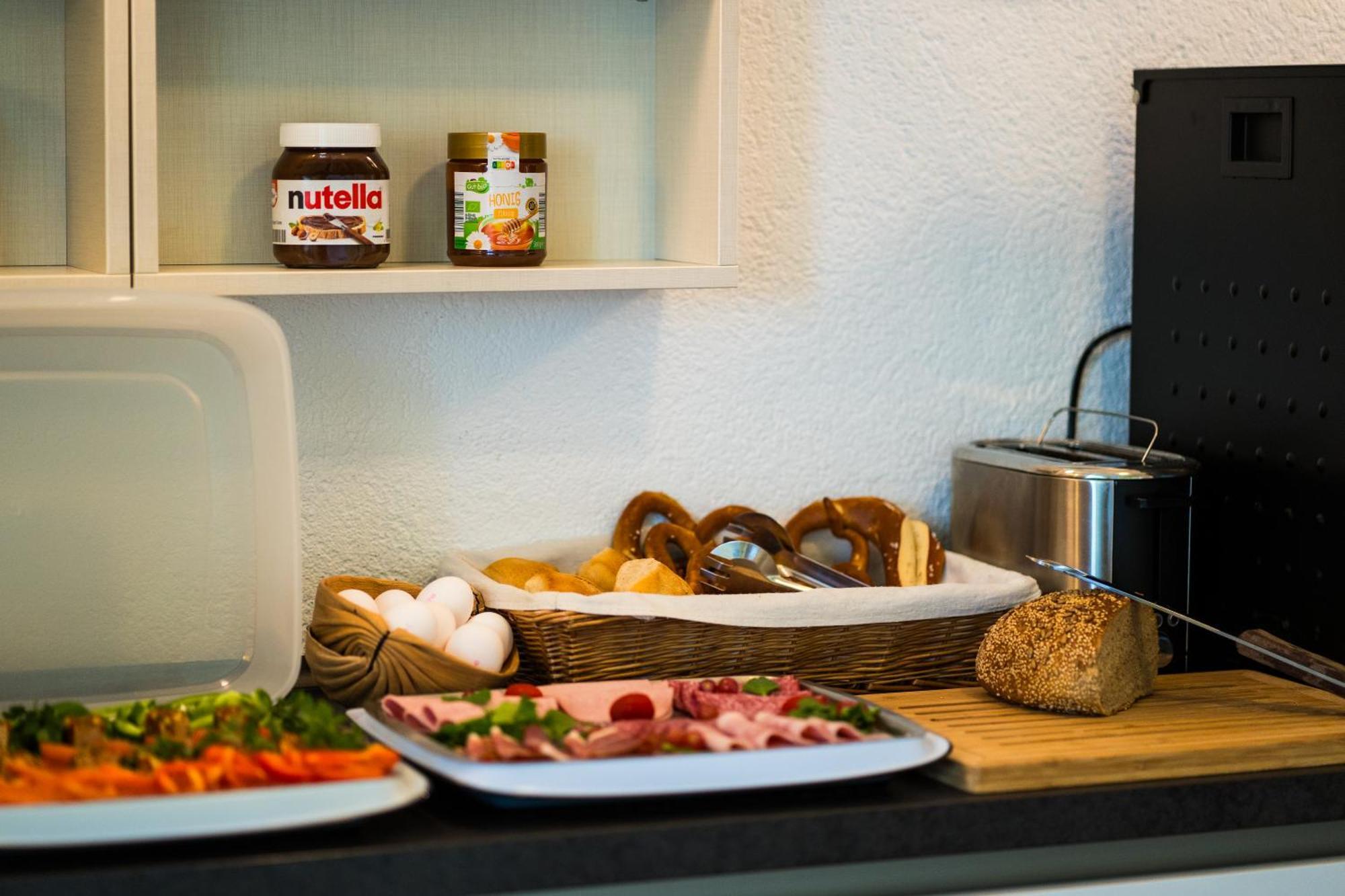 Bed & Breakfast Outlet Hotel Dettingen an der Erms Exterior foto